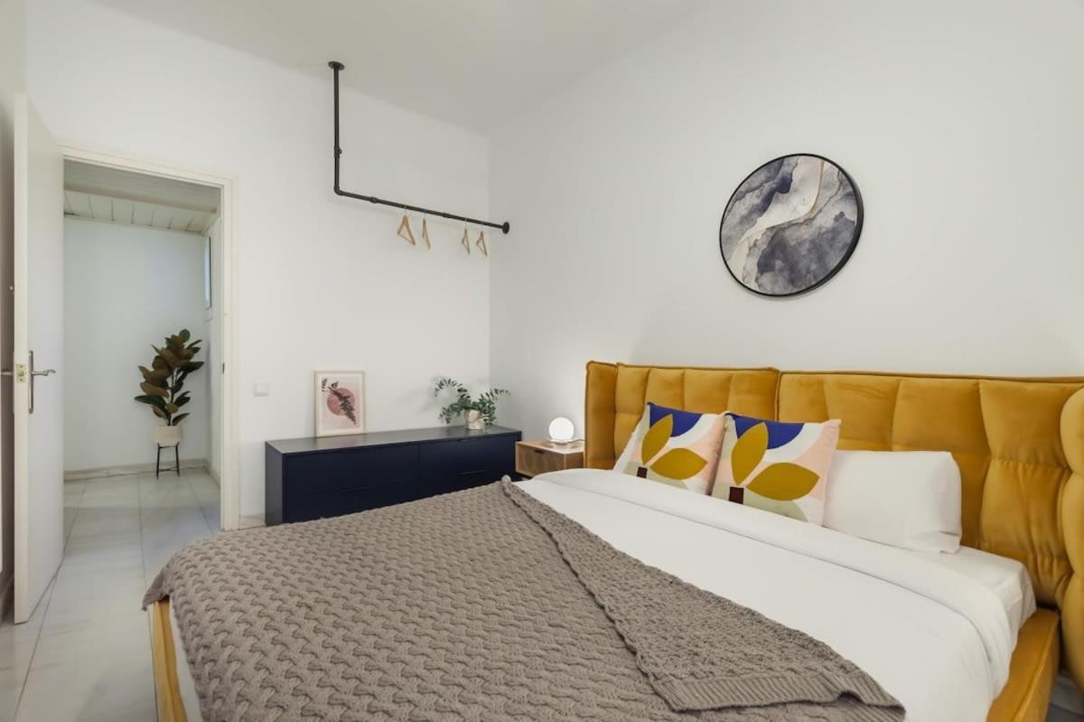 Sagrada Familia- Fantastic Bold Catalan 3 Bedroom Balcony Apartamento *