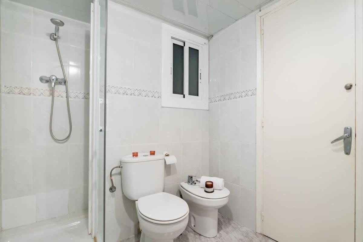 Sagrada Familia- Fantastic Bold Catalan 3 Bedroom Balcony Apartamento Barcelona