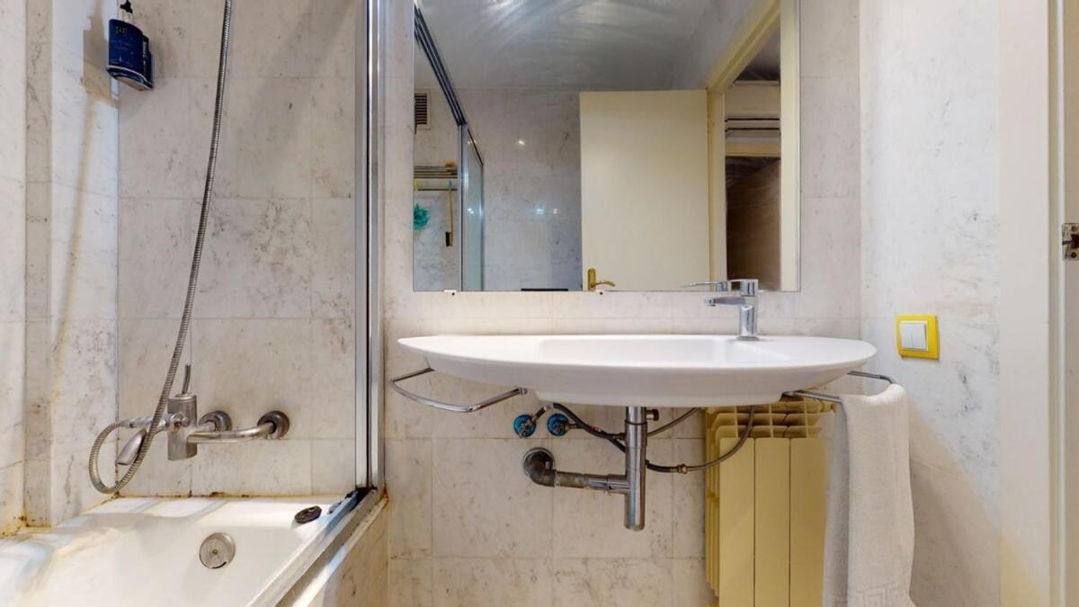 Apartamento Modern And Bright Three-bedroom In Eixample Barcelona