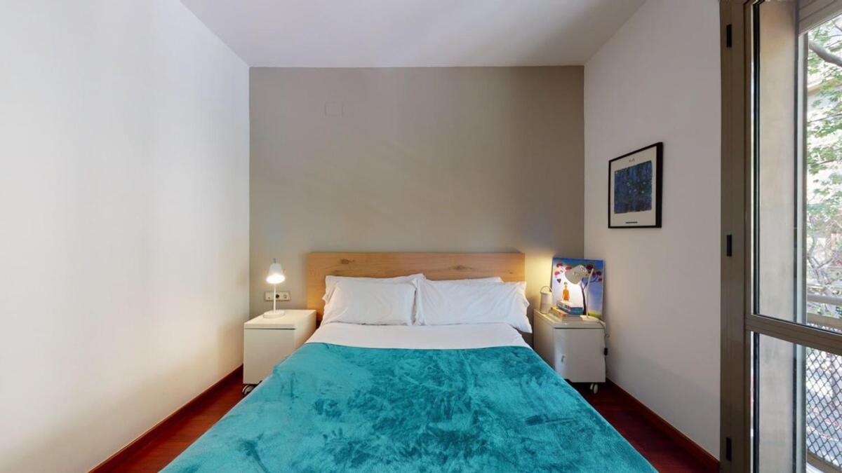Modern And Bright Three-bedroom In Eixample Apartamento