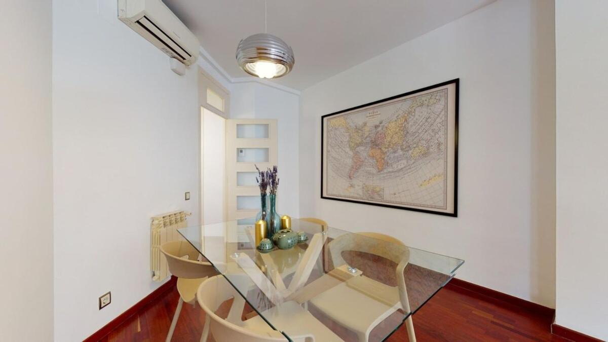 Modern And Bright Three-bedroom In Eixample *