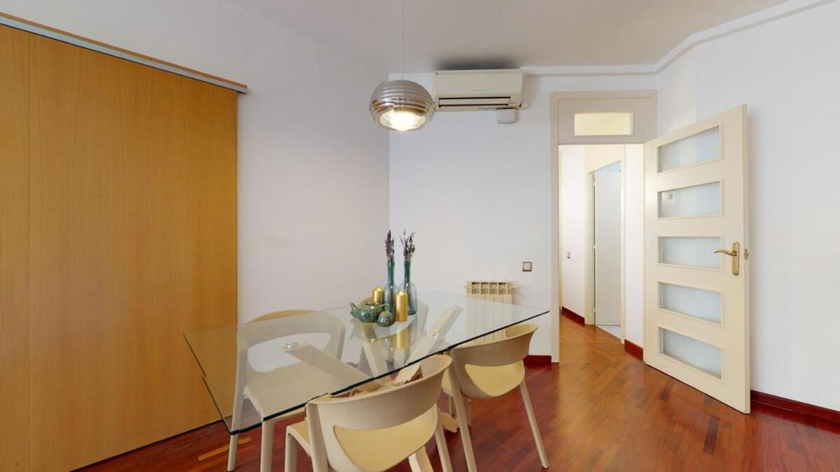 Modern And Bright Three-bedroom In Eixample *