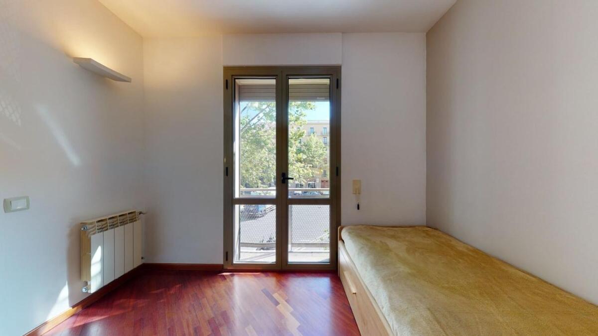 Modern And Bright Three-bedroom In Eixample Apartamento