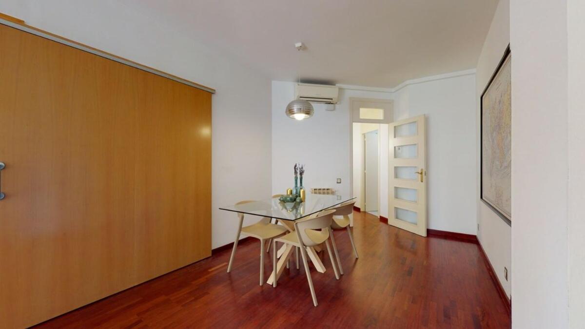 Modern And Bright Three-bedroom In Eixample * Barcelona