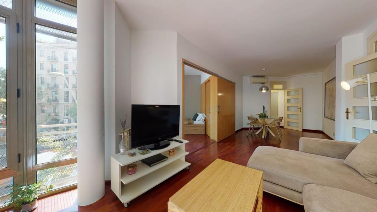 Modern And Bright Three-bedroom In Eixample Apartamento Barcelona