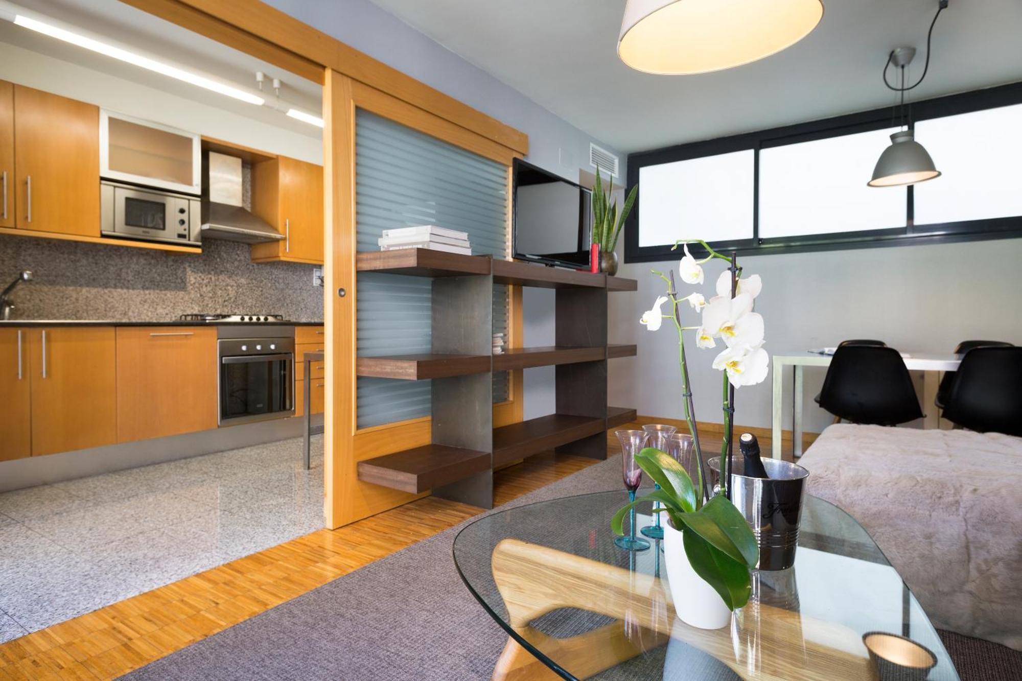 My Space Emirates - Spacious Near The Center Apartment *