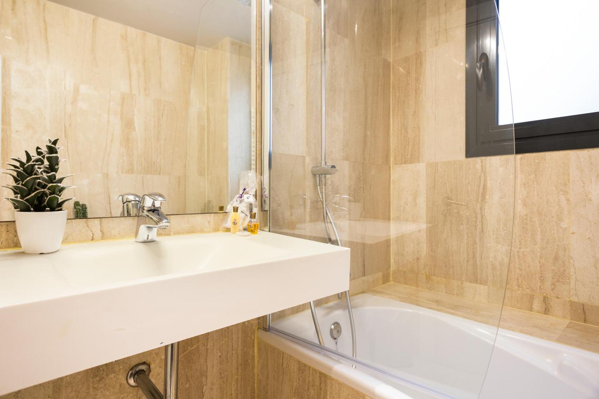 My Space Emirates - Modern Duplex With Private Garden And Swimming Pool