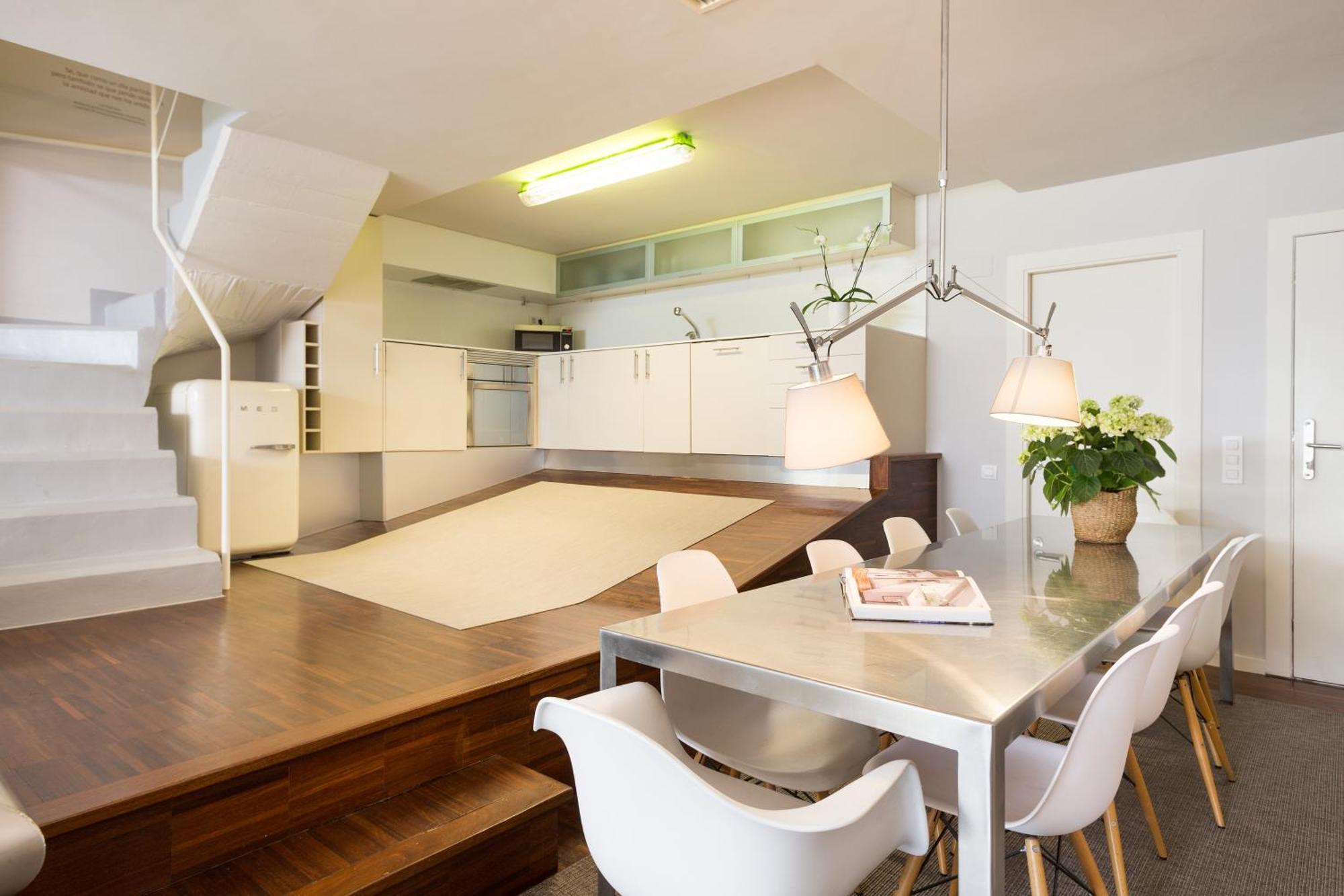 My Space Emirates - Modern Duplex With Private Garden And Swimming Pool *