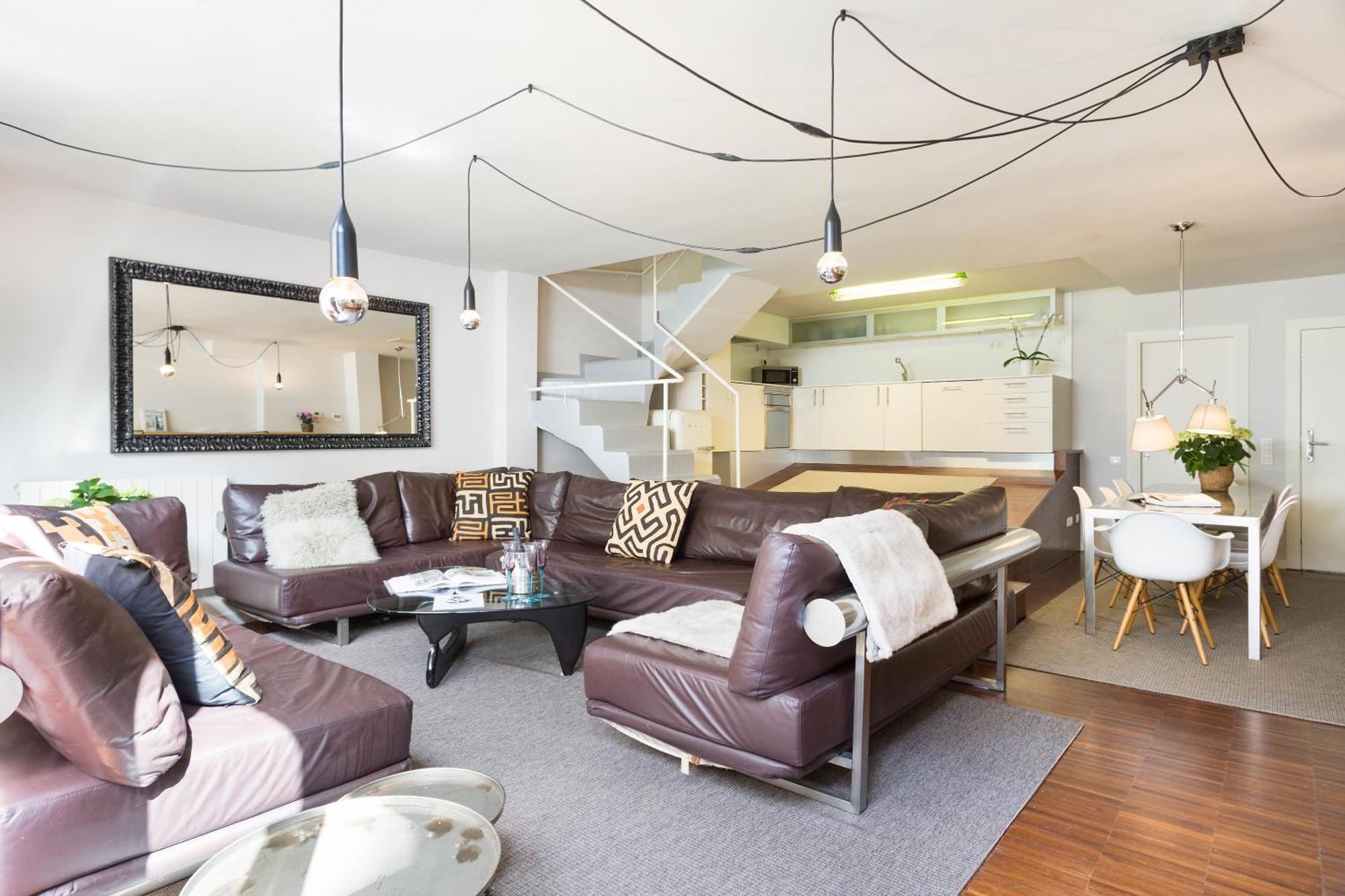 My Space Emirates - Modern Duplex With Private Garden And Swimming Pool Barcelona