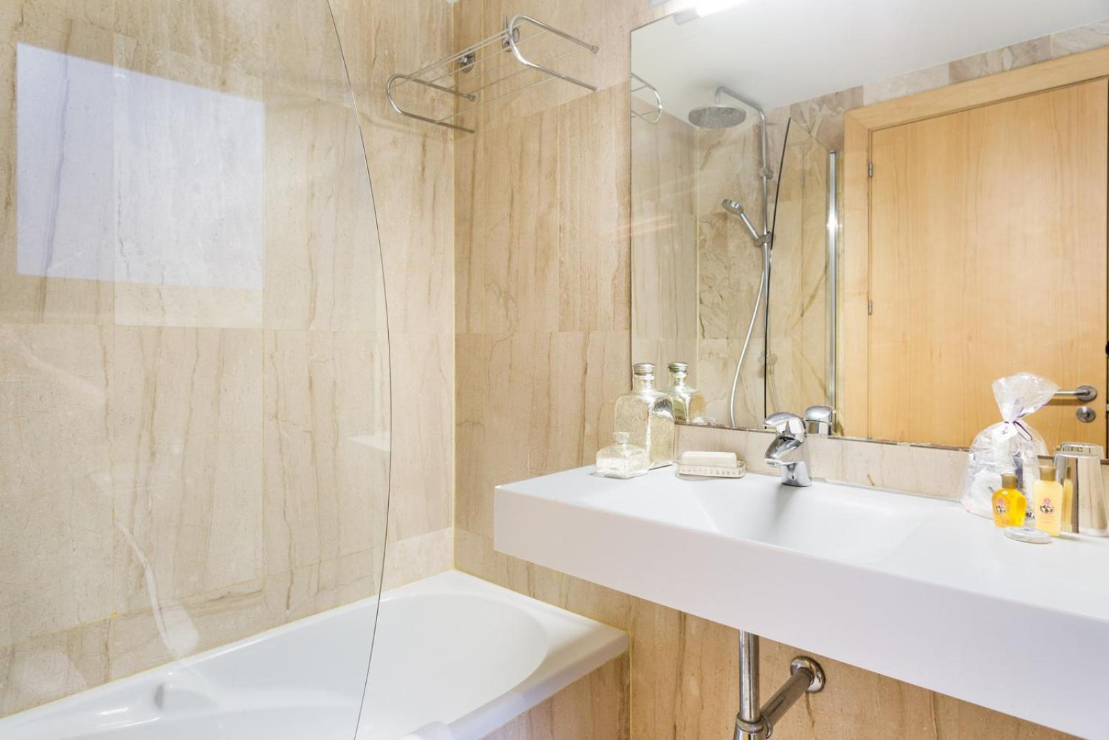 My Space Emirates - Modern Duplex With Private Garden And Swimming Pool * Barcelona