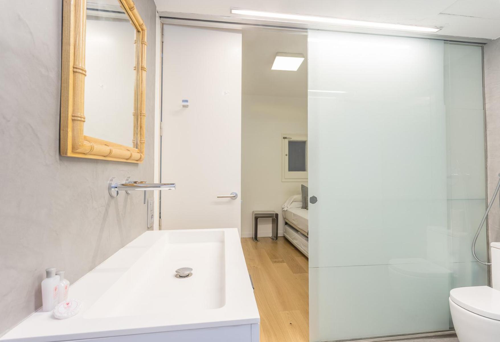 My Space - 2 Bedroom In Uptown Barcelona