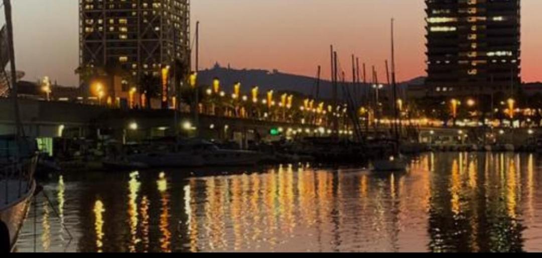 Barco Hotel en barco *