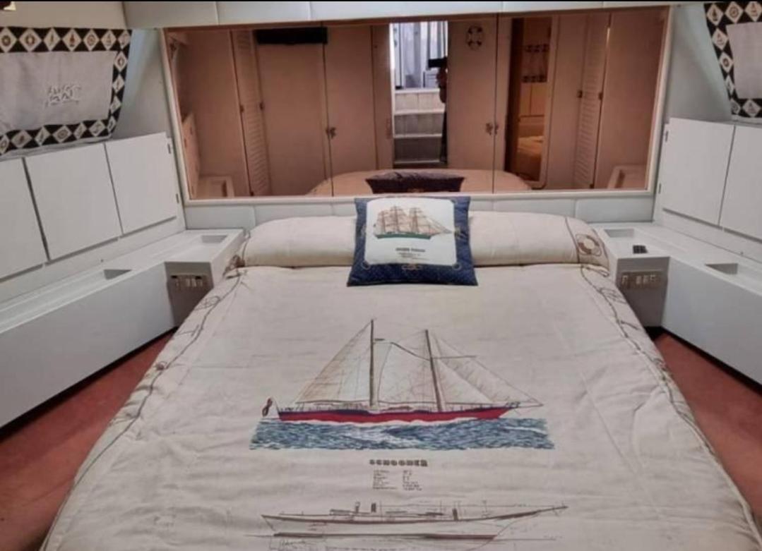 Hotel en barco Barco Barcelona