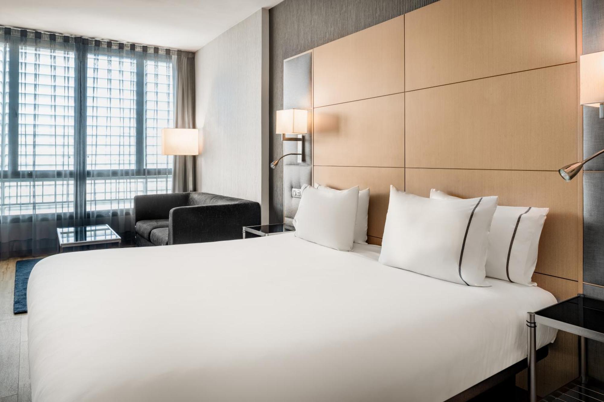 Hotel Ac Victoria By Marriott 4*