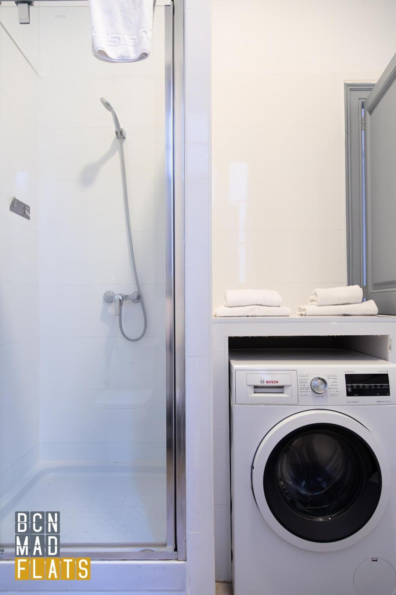 - Eixample 1a Apartment