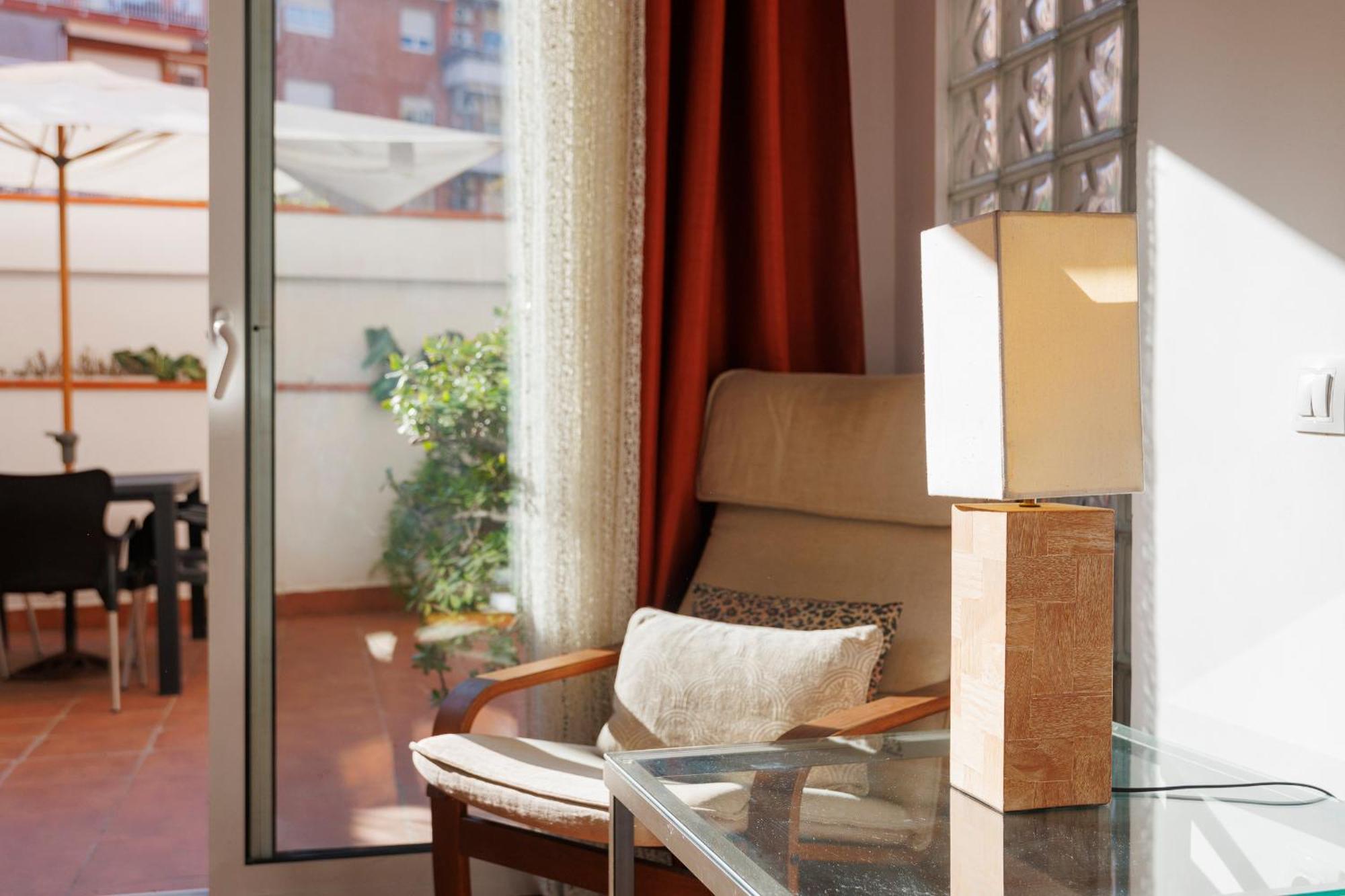 Aparteasy - Private Terrace, 3-bedroom * Barcelona