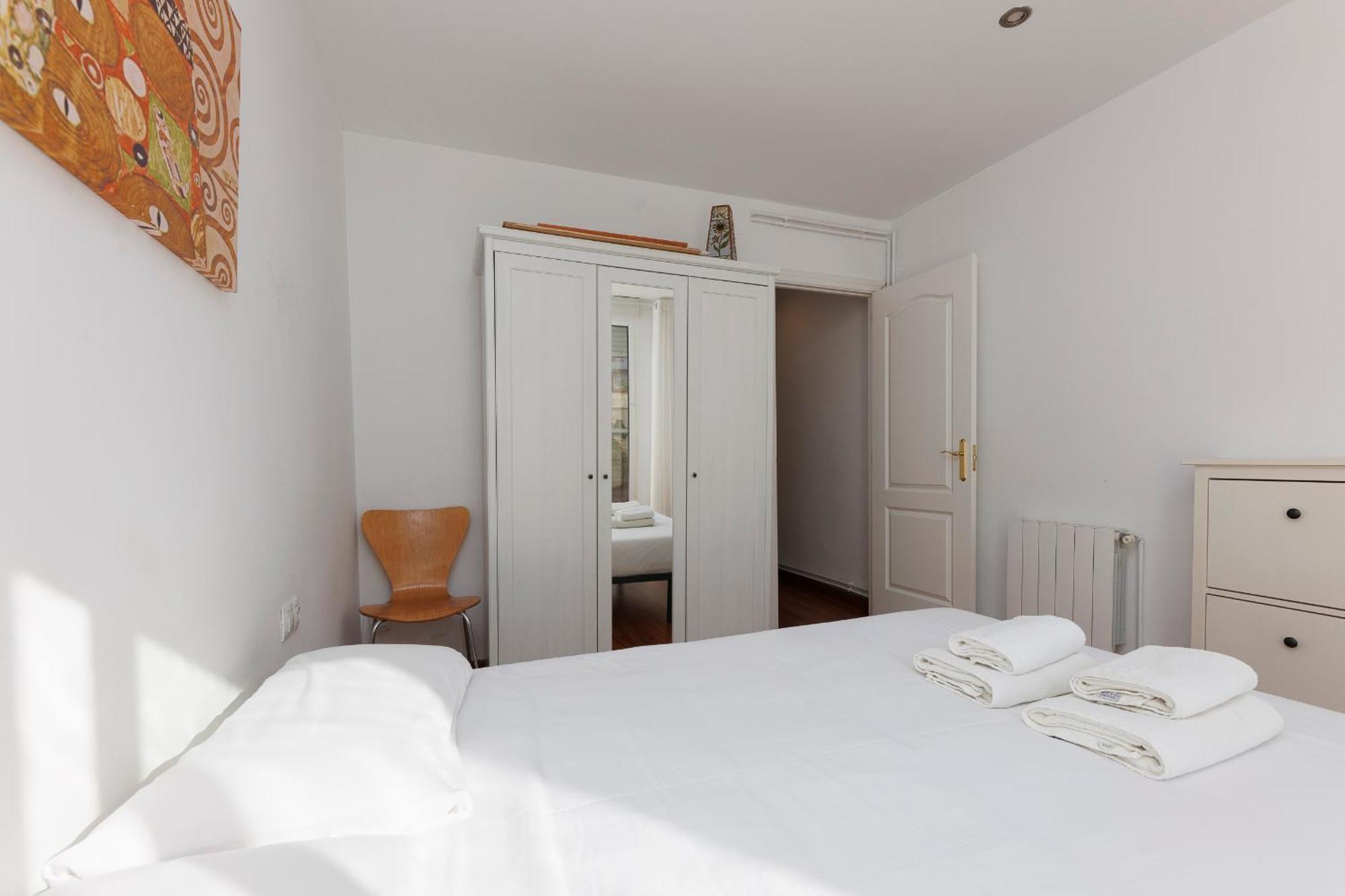 Aparteasy - Private Terrace, 3-bedroom Barcelona