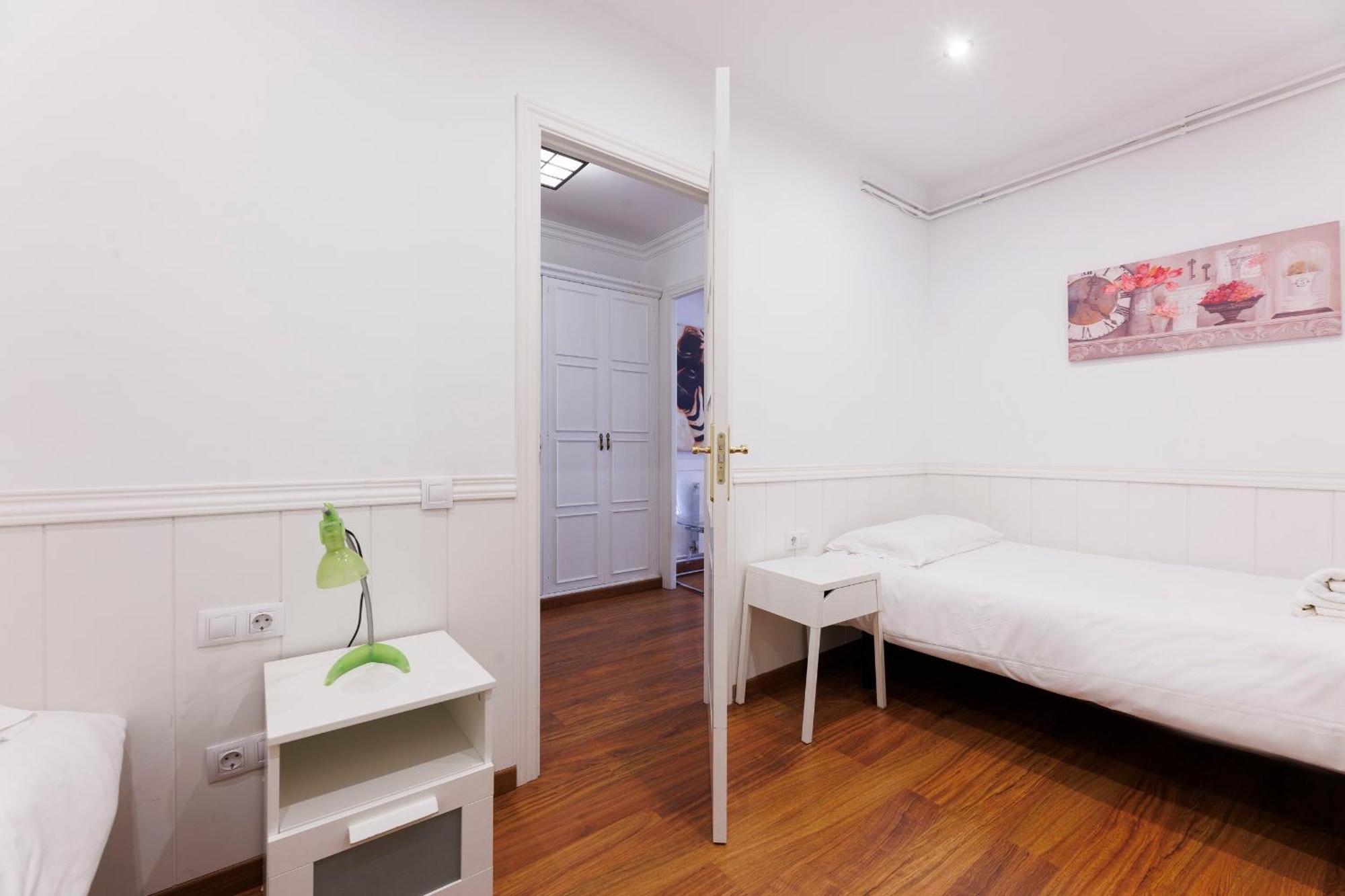 Aparteasy - Private Terrace, 3-bedroom *
