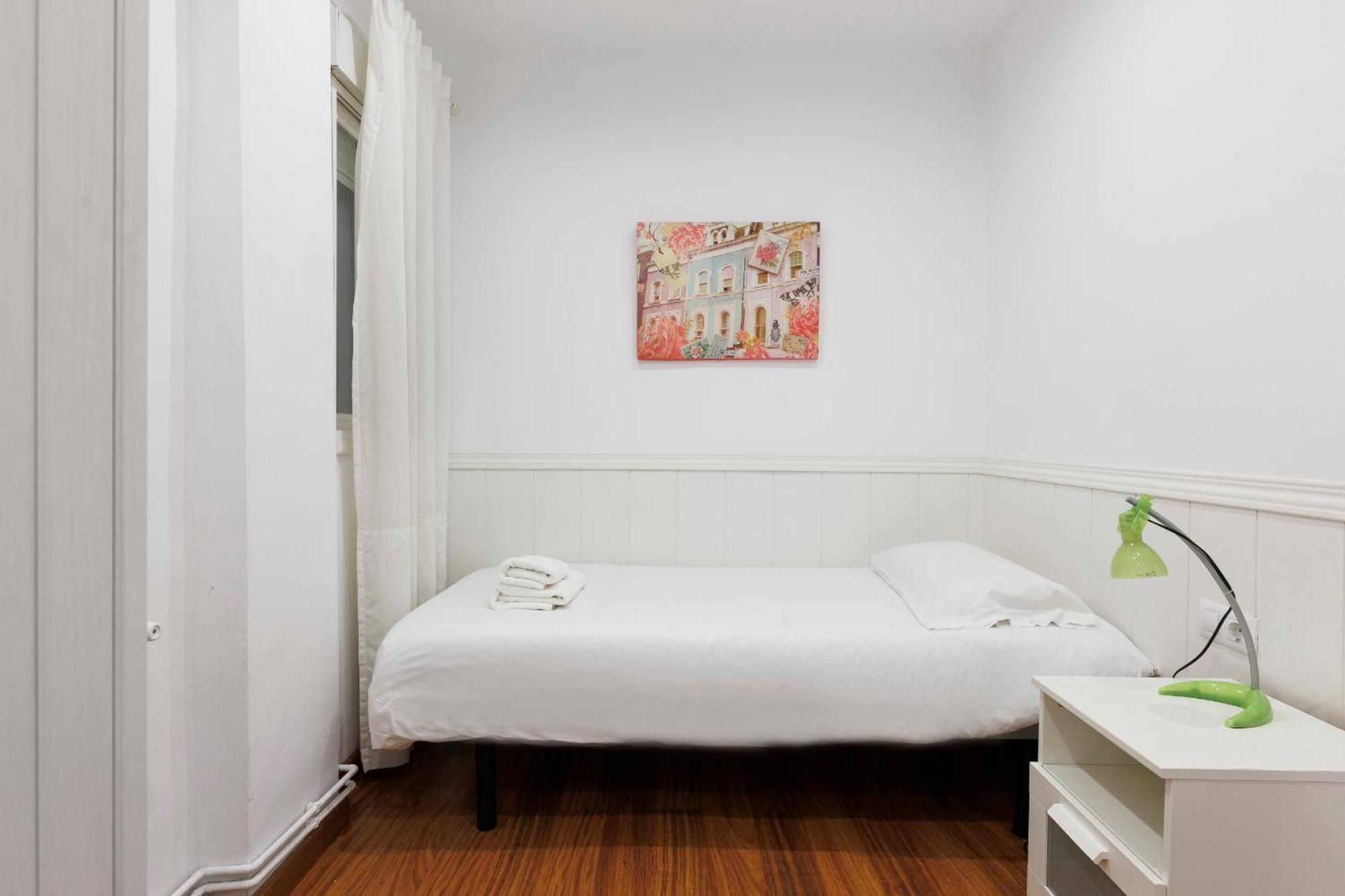 Aparteasy - Private Terrace, 3-bedroom