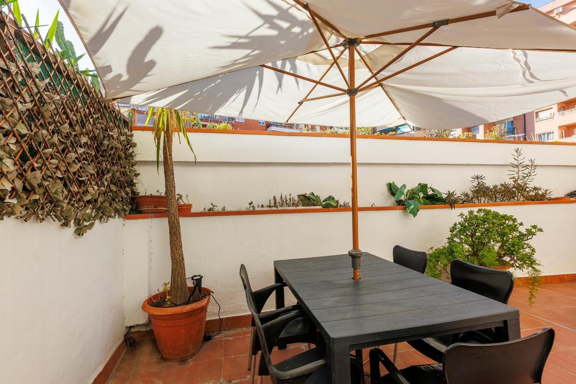 Aparteasy - Private Terrace, 3-bedroom * Barcelona