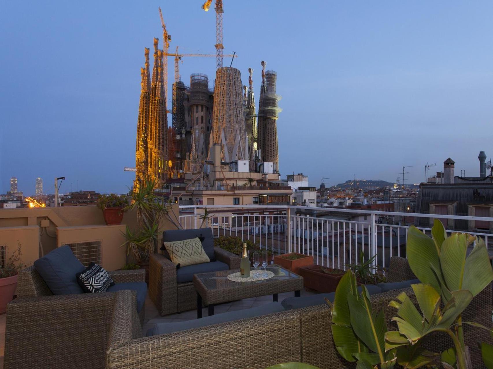 A1mar1023 Breathtaking Rooftop In Sagrada Familia Barcelona