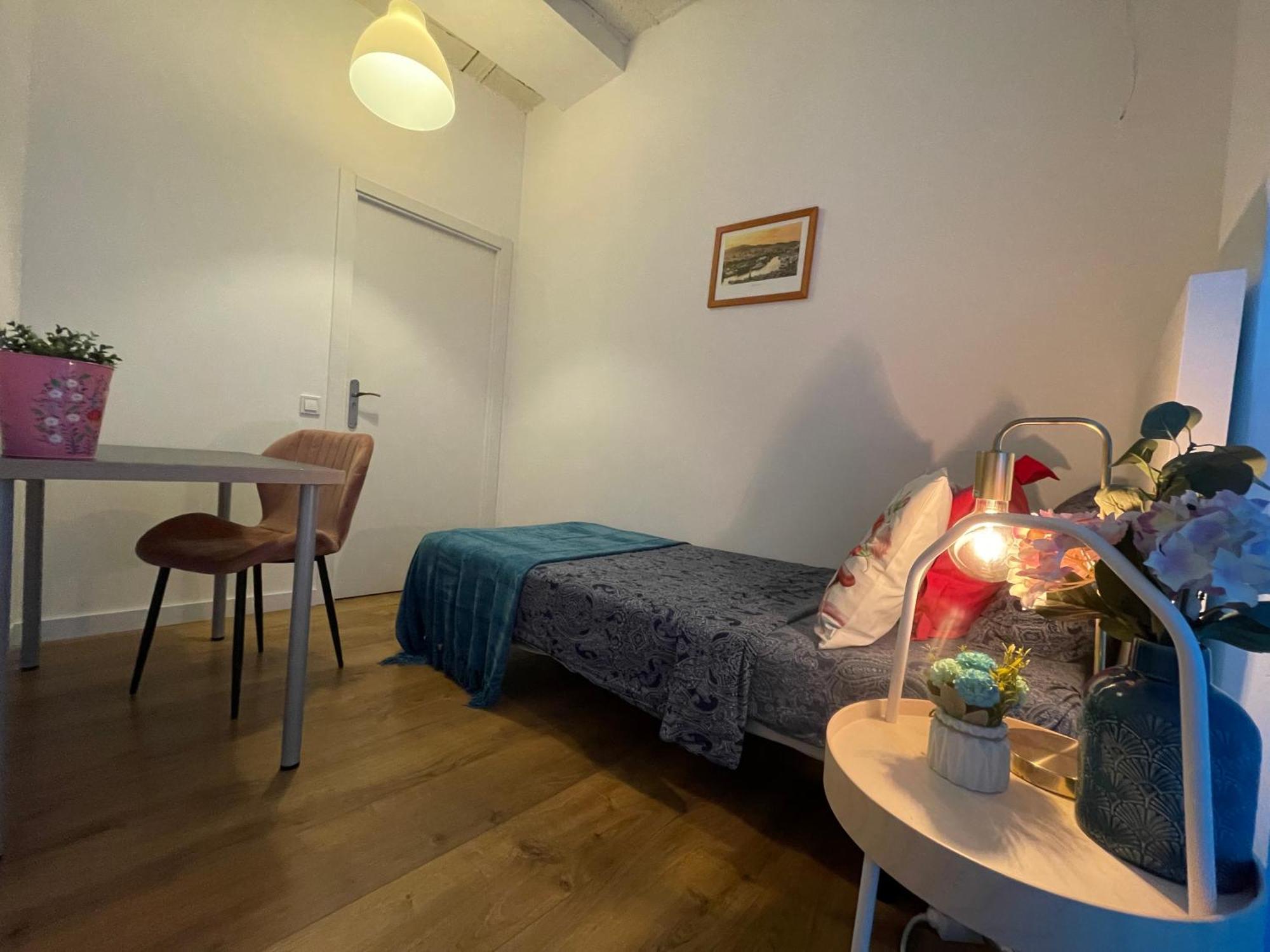 Rooms In Gothic Hostal *