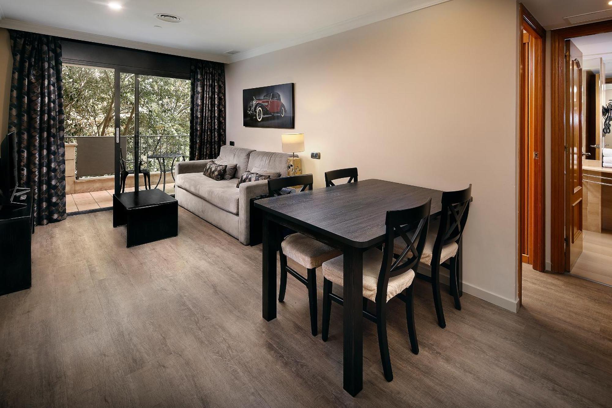 Apartaments-hotel Hispanos 7 Suiza 4*