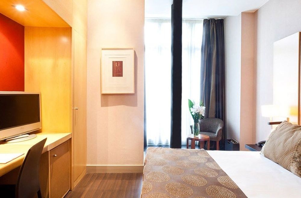 Midmost Hotel