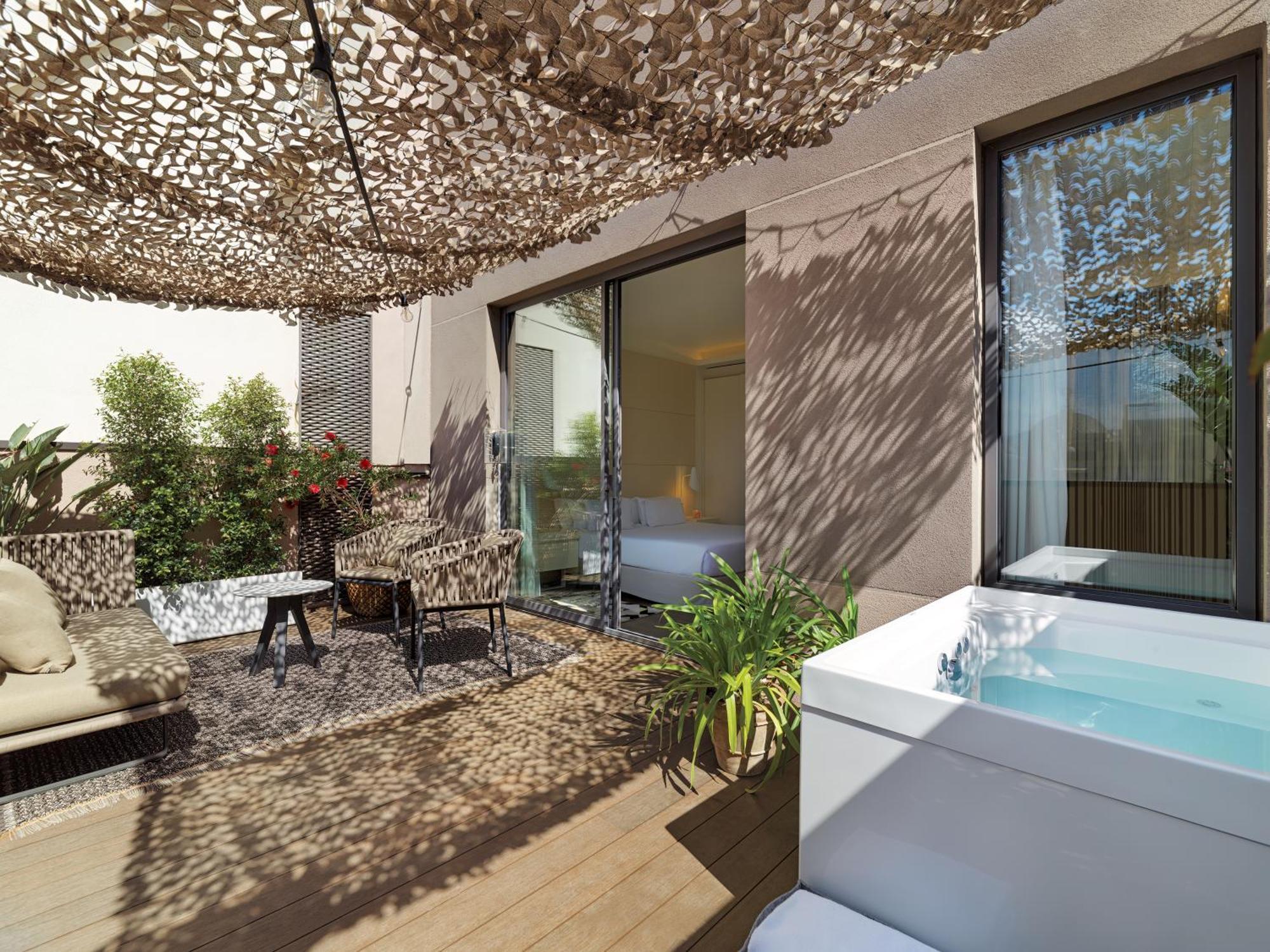 Hotel H10 Urquinaona Plaza 4*