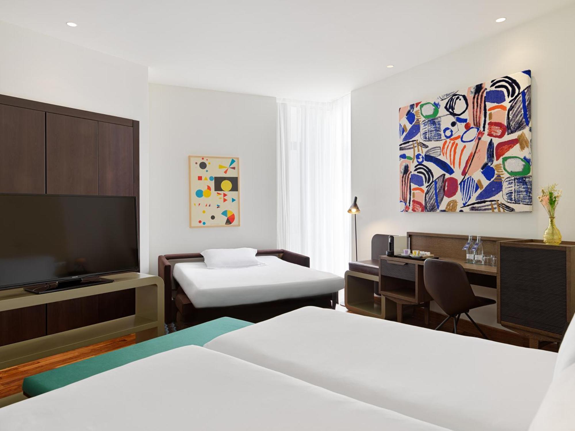 Hotel H10 Casanova