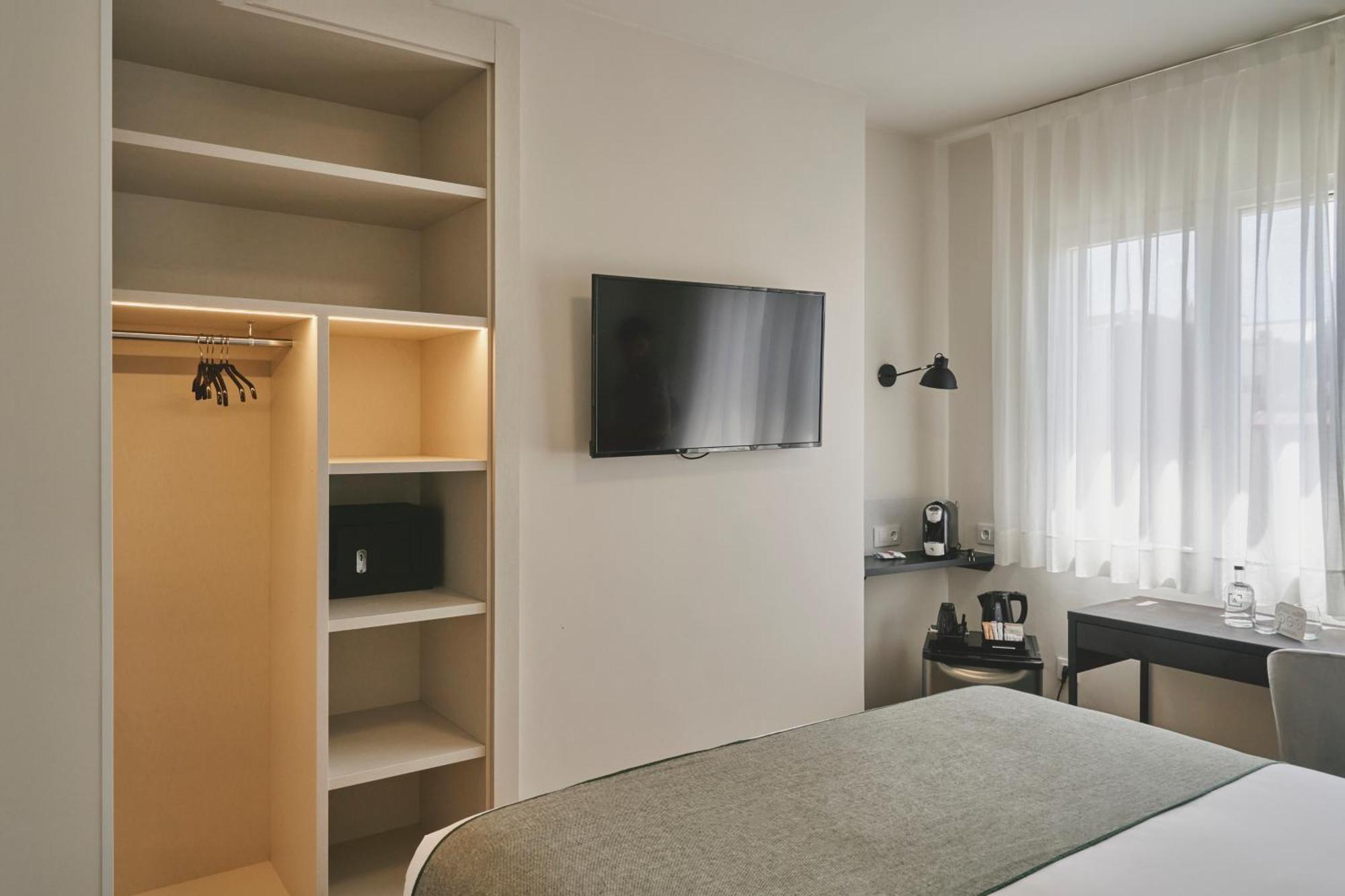 Hotel Tres Torres Atiram