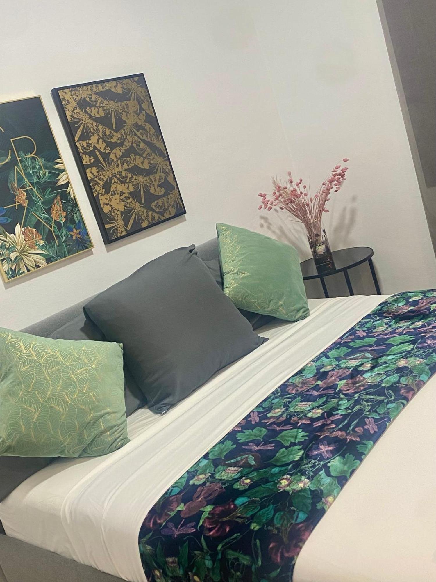 Apartamento Chic Apartments- Free Parking - 10 Min From Bcn Centre By Metro *