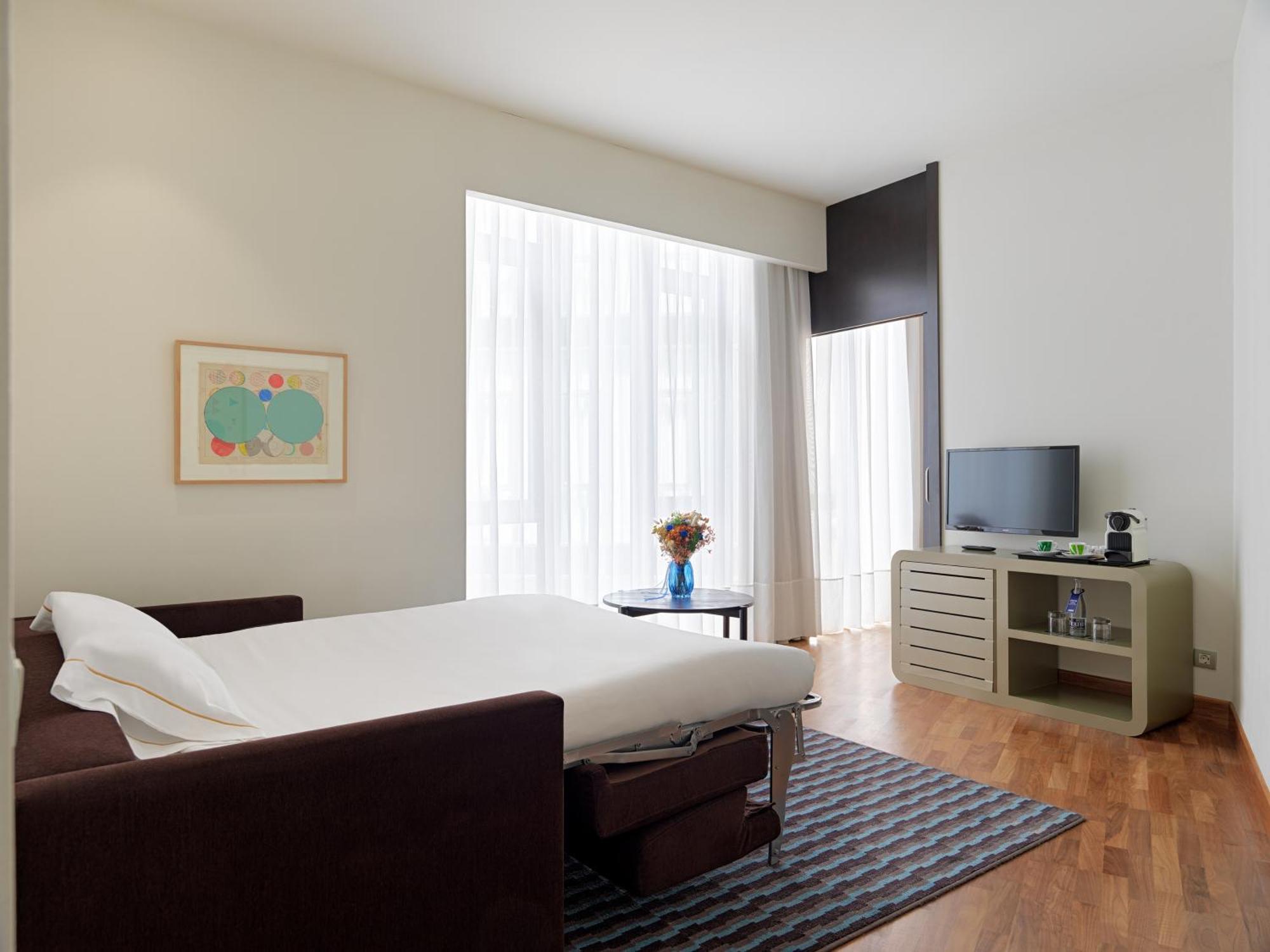 H10 Casanova Hotel 4*