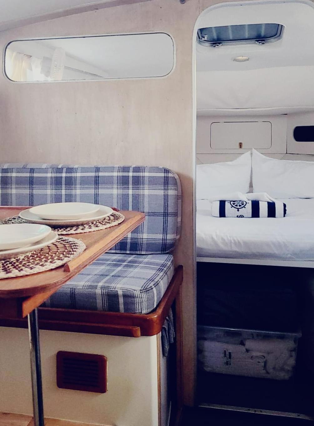 Cosy And Homey Houseboat Castelldefels Hotel en barco *