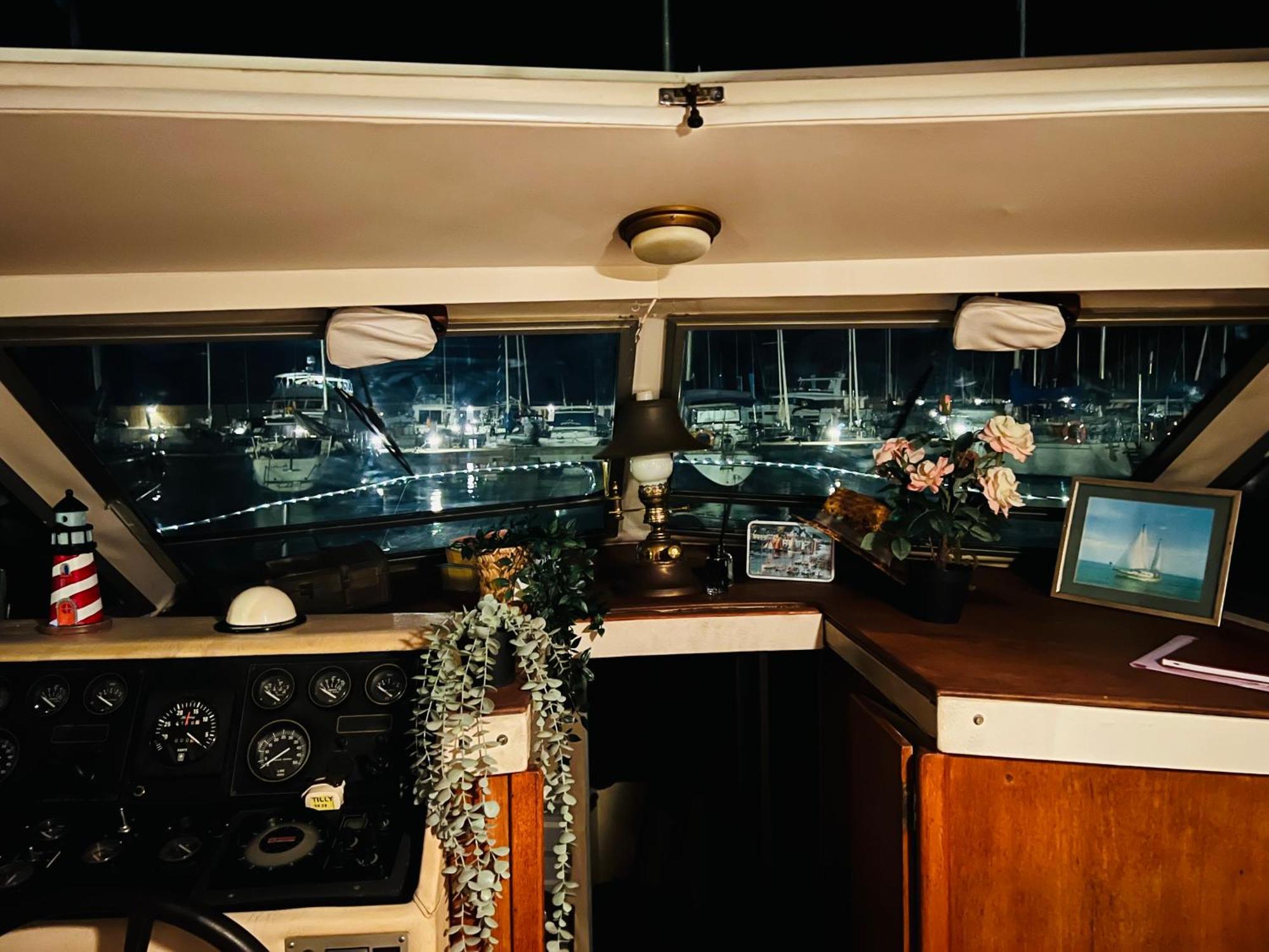 Cosy And Homey Houseboat Castelldefels Hotel en barco *