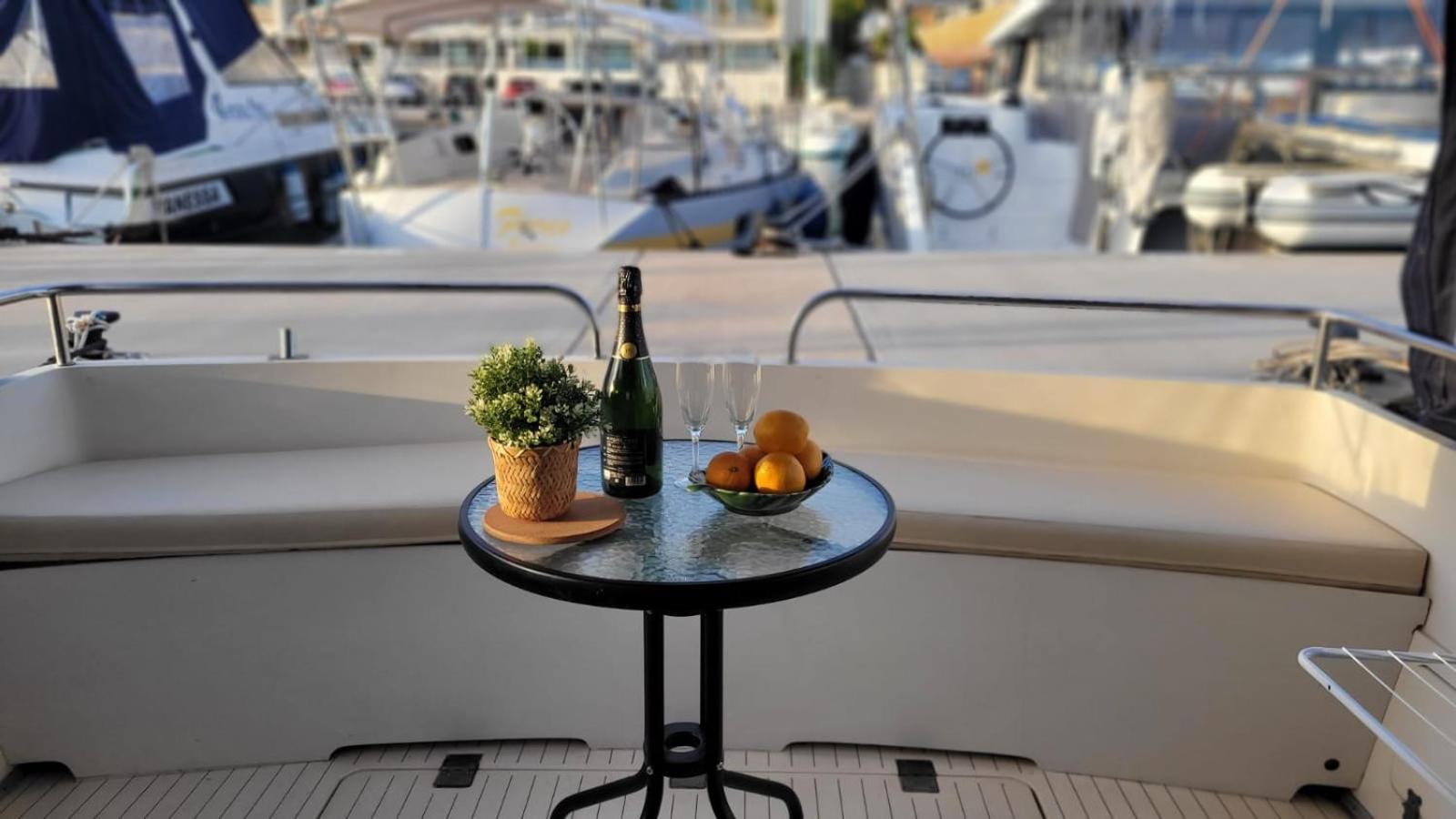 Cosy And Homey Houseboat Castelldefels Hotel en barco *
