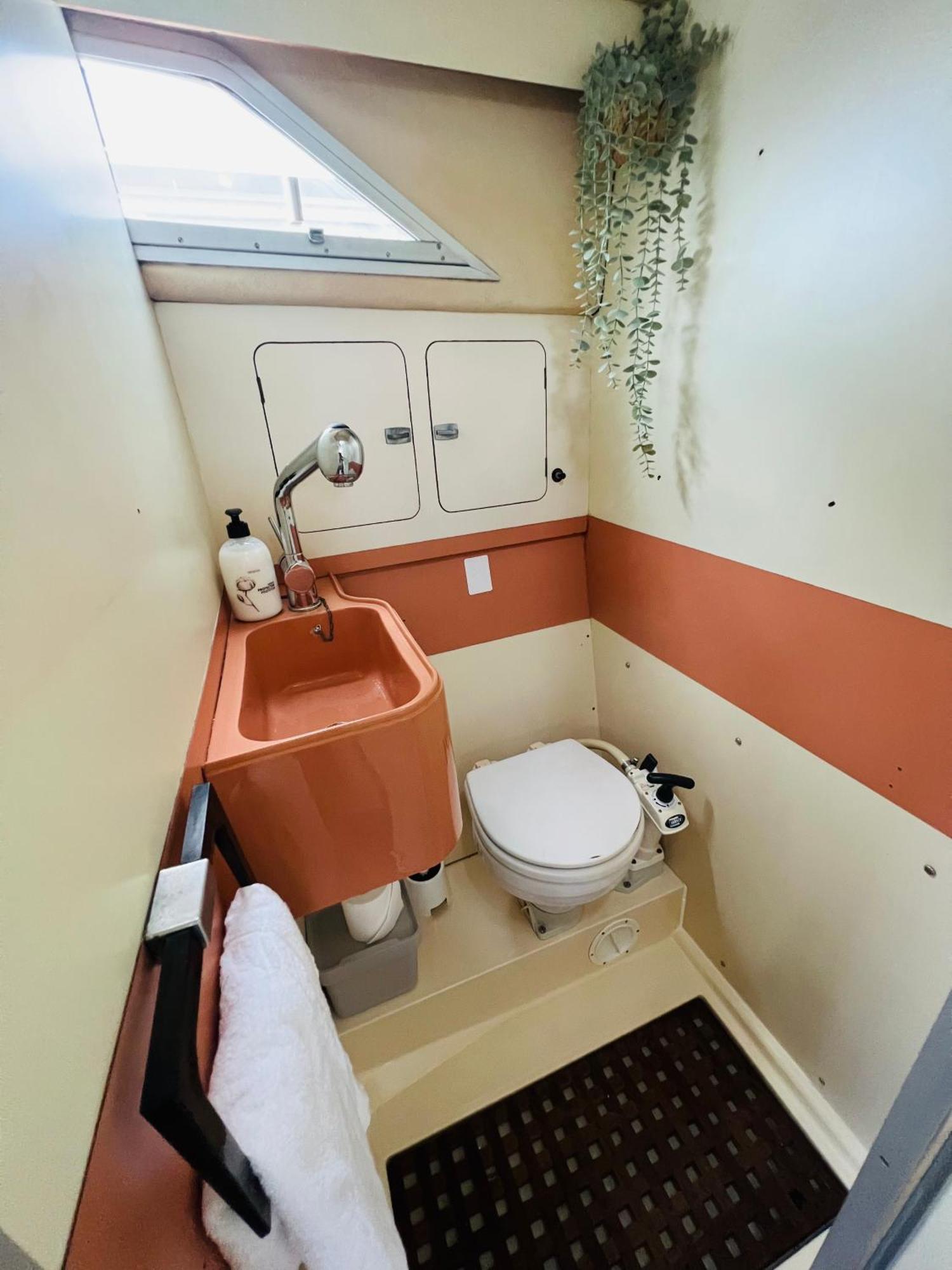 Cosy And Homey Houseboat Castelldefels *