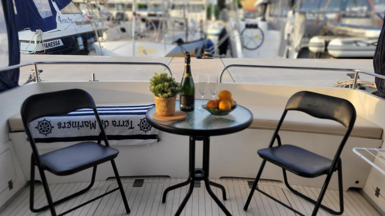Cosy And Homey Houseboat Castelldefels
