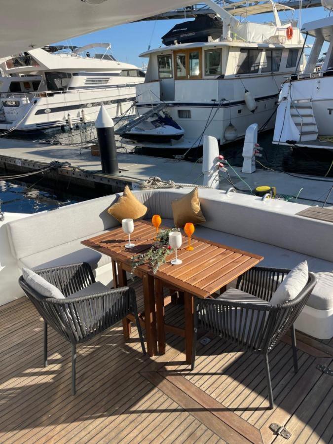 Botel Yate Stv Barcelona