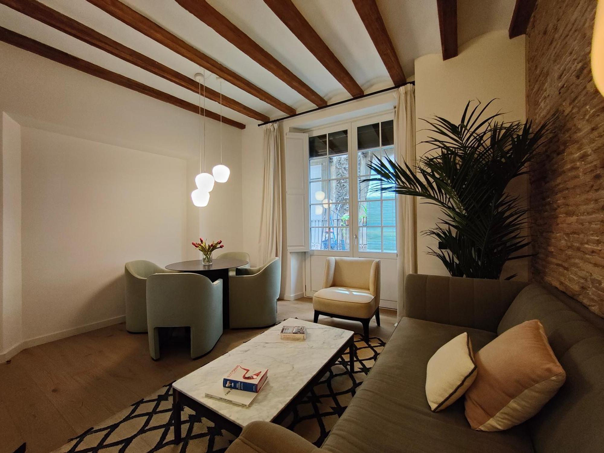 Luxury 2br&2washrooms City Center Apartment *