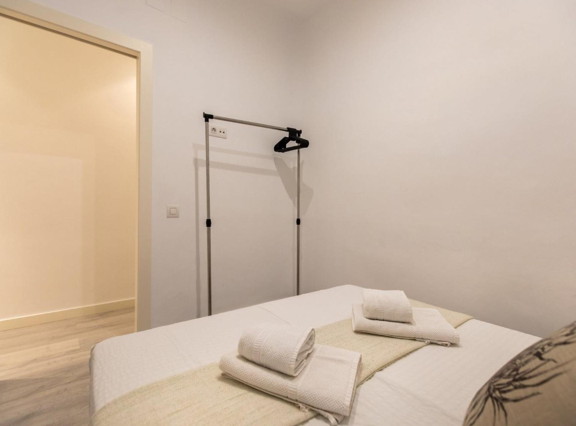 Pere Serafi 2 Bedroom Apartment Barcelona