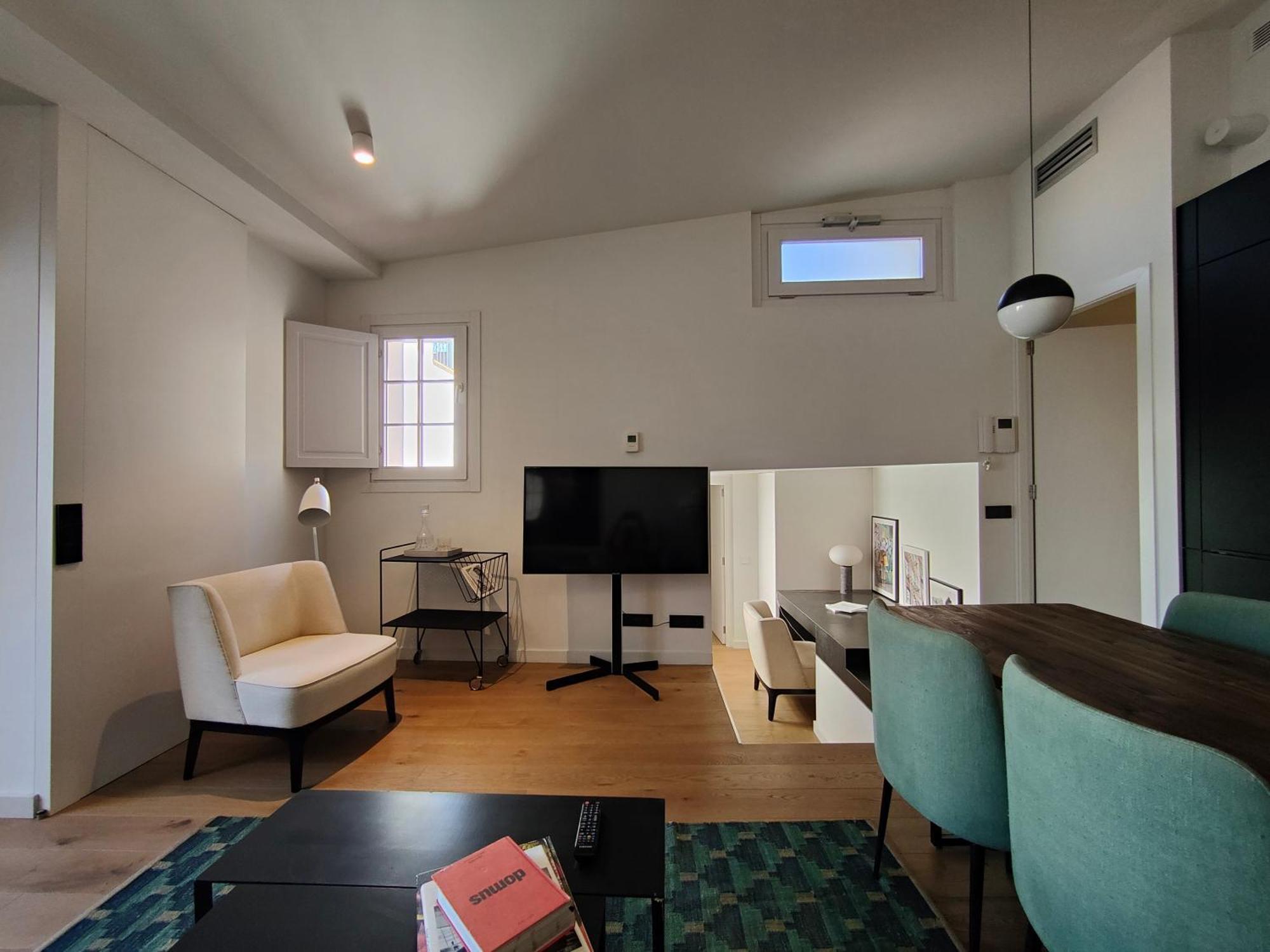 Luxury 2br&2washrooms City Center *