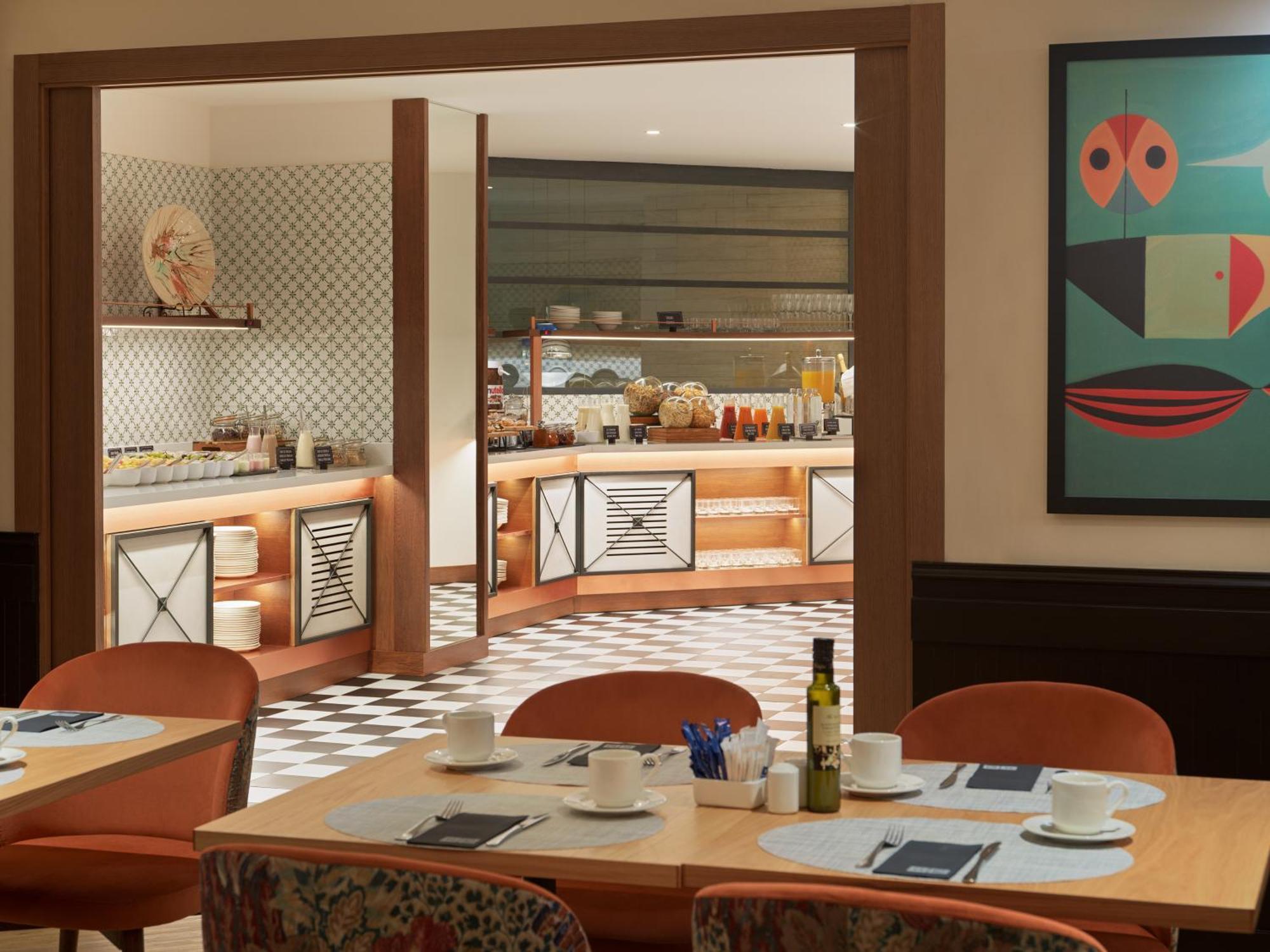 Hotel H10 Casanova 4*