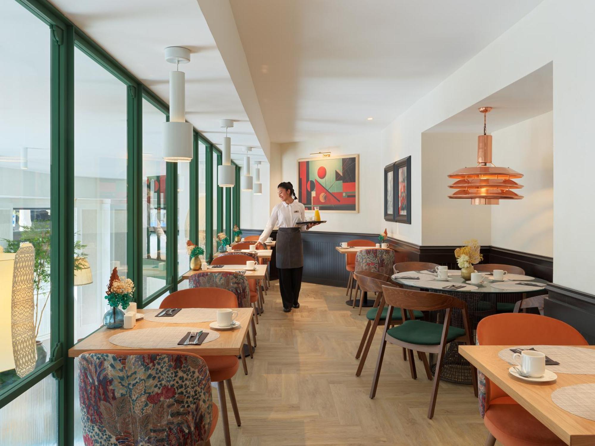 H10 Casanova Hotel 4*