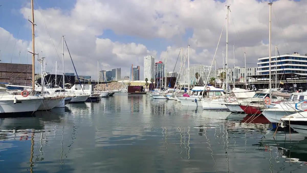 Hotel en barco Barco Amplio Con 2 Camarotes / Comfy Boat With 2 Bedrooms - *