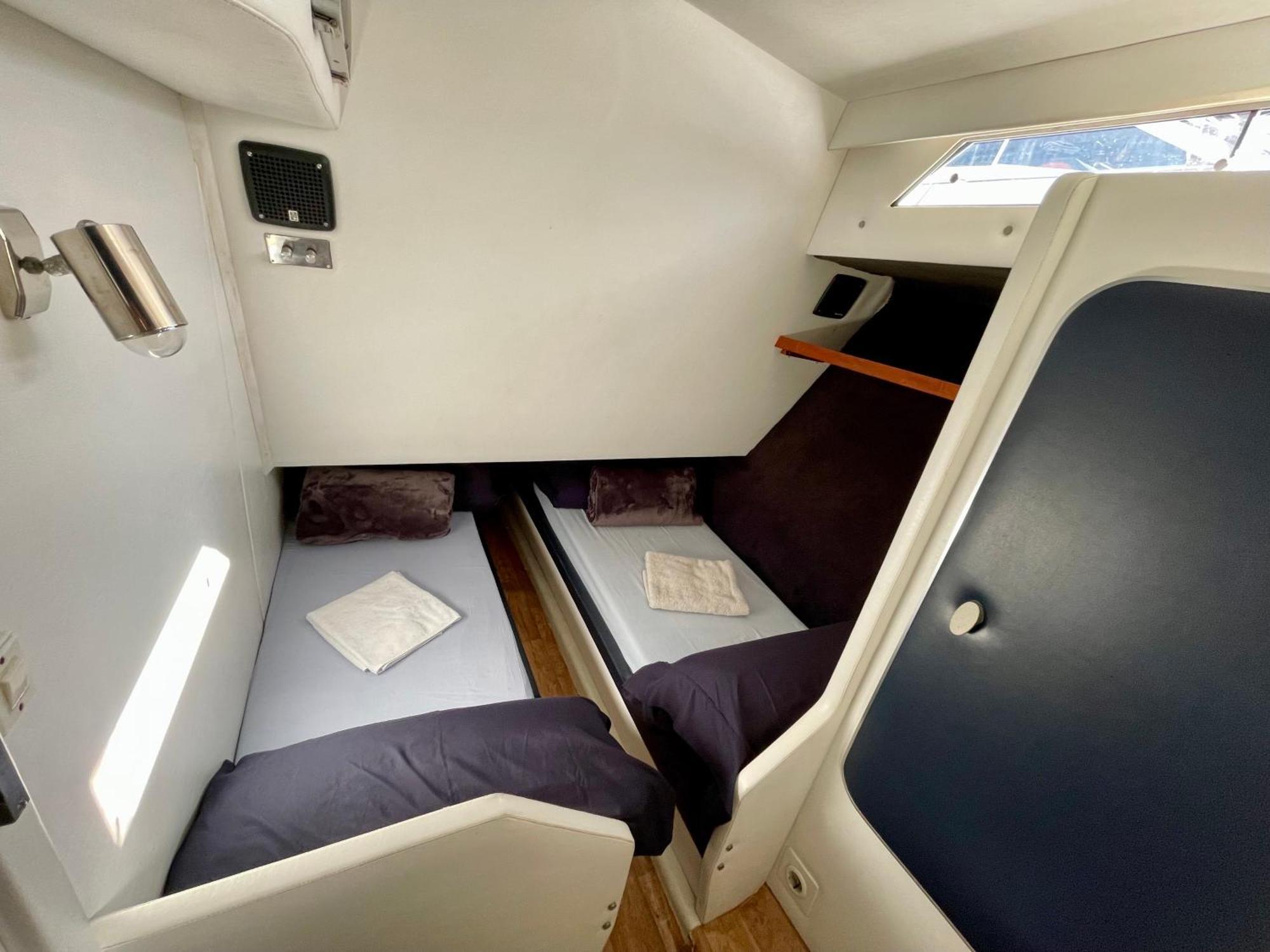 Barco Amplio Con 2 Camarotes / Comfy Boat With 2 Bedrooms - Barcelona