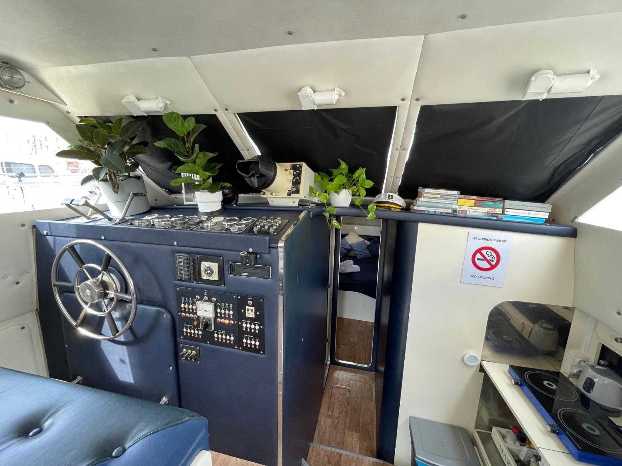 Barco Amplio Con 2 Camarotes / Comfy Boat With 2 Bedrooms - Hotel en barco
