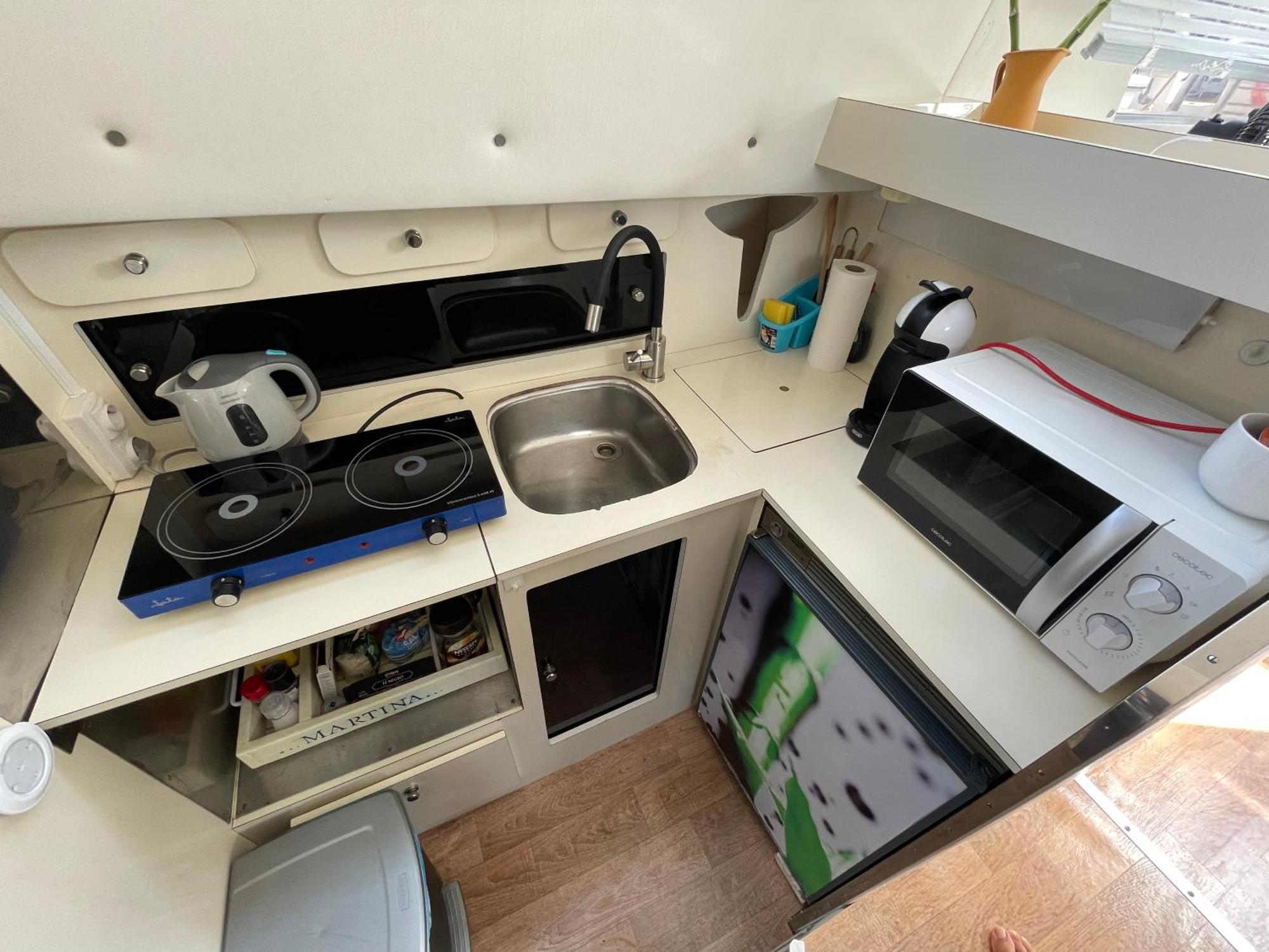 Barco Amplio Con 2 Camarotes / Comfy Boat With 2 Bedrooms - *