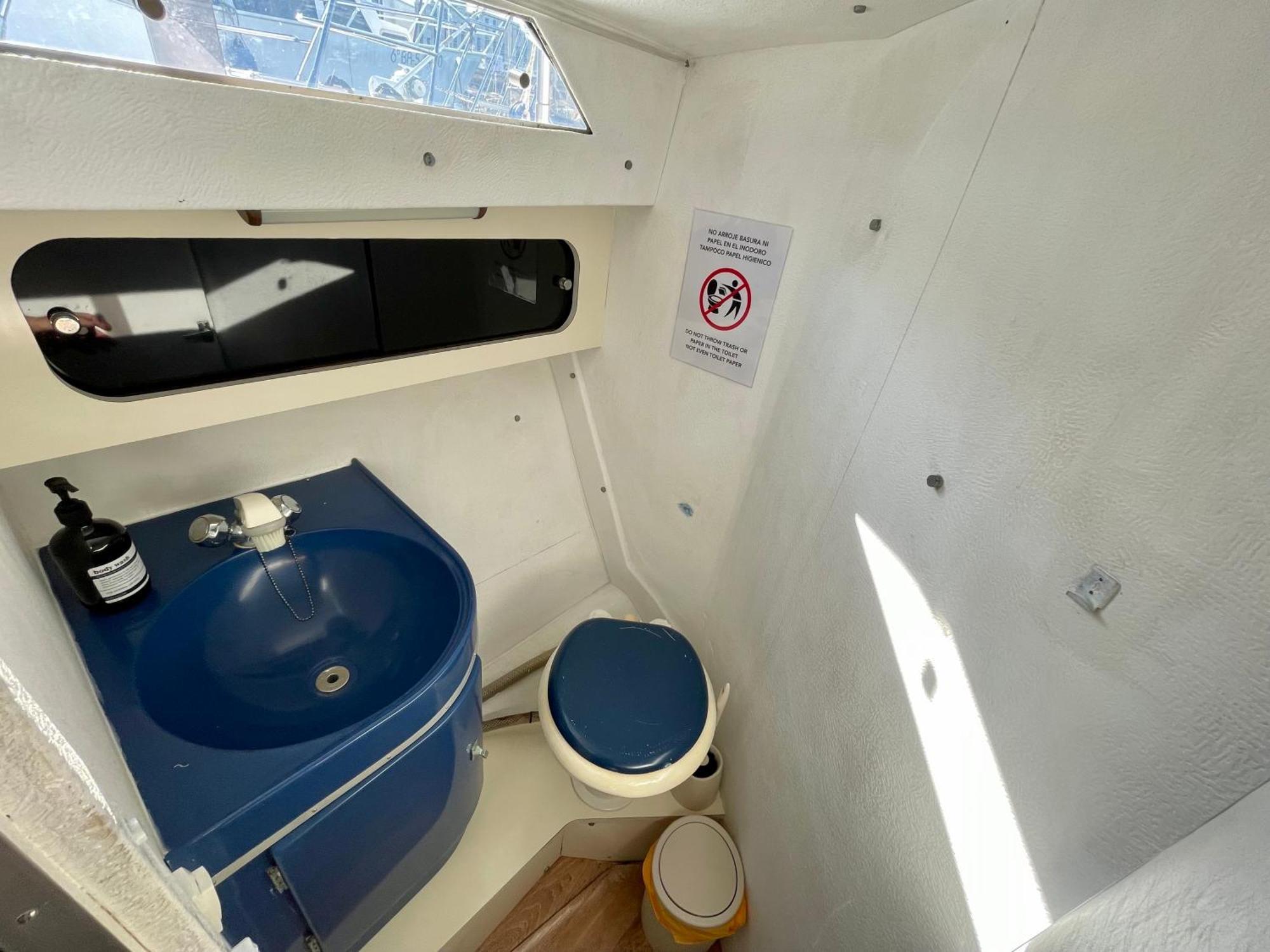 Barco Amplio Con 2 Camarotes / Comfy Boat With 2 Bedrooms - Barcelona
