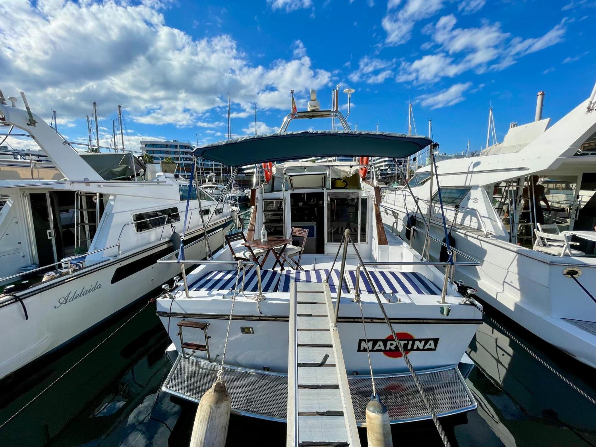 Barco Amplio Con 2 Camarotes / Comfy Boat With 2 Bedrooms - *